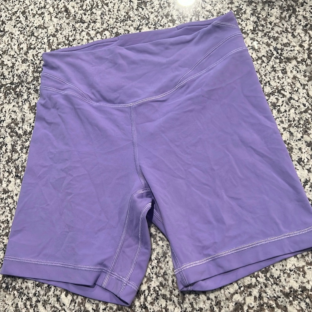 Lululemon Align Shorts, 5.5 in seam; size 6 🙂